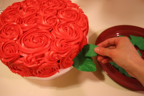 tort z różami