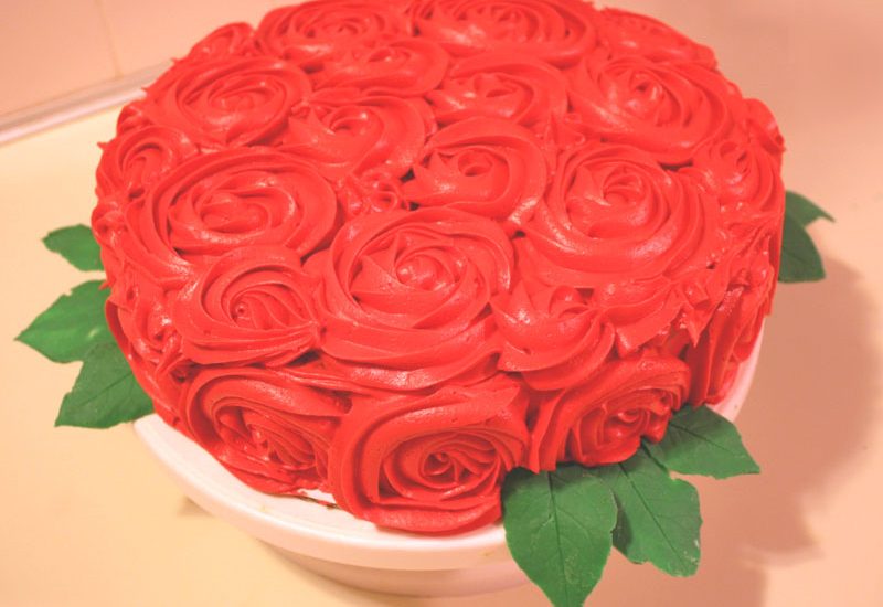 tort z różami